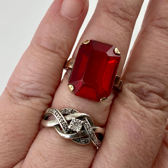 Art Deco Czech Gypsy Red Glass Gold Tone Emerald Cut Statement Ring. Size 6 - Picture 8 of 8